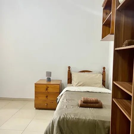 St Julian's 3 Bedroom - 10 Mins From The Sea Apartamento San Julián