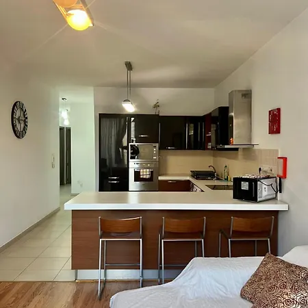 St Julian's 3 Bedroom - 10 Mins From The Sea *