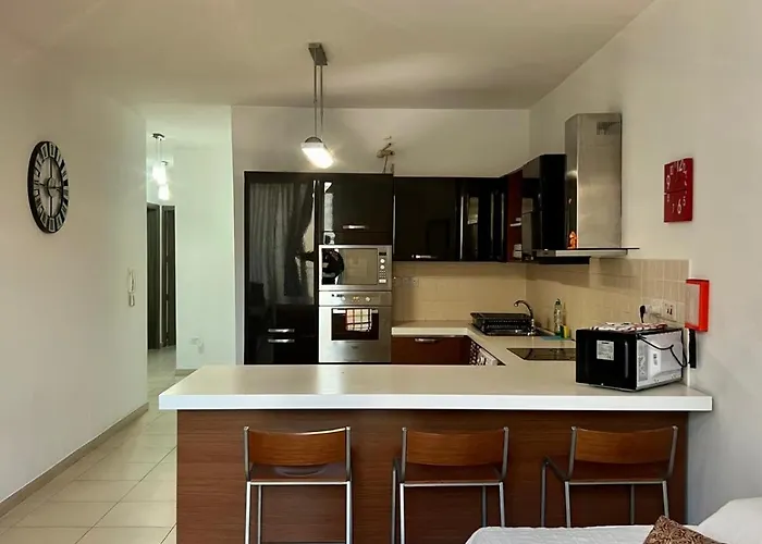 St Julian's 3 Bedroom - 10 Mins From The Sea *