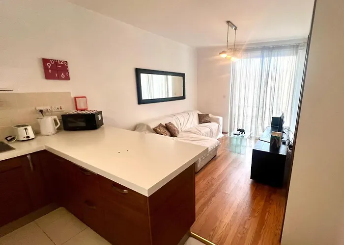 St Julian's 3 Bedroom - 10 Mins From The Sea 아파트 Saint Julian's